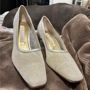 Women’s Nina Silver Princess Glitter Sheer Pumps w Clear 3” Heel -Used 8.5